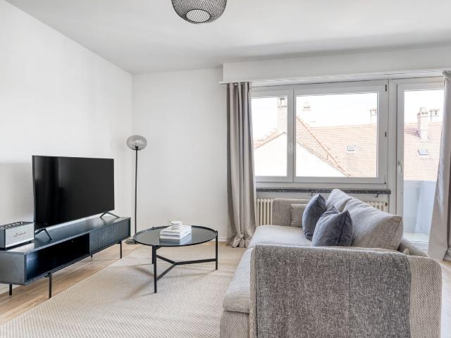 Stylish Furnished Studio with Balcony in Basel Iselin, Basel Amsterdam Apartments for Rent