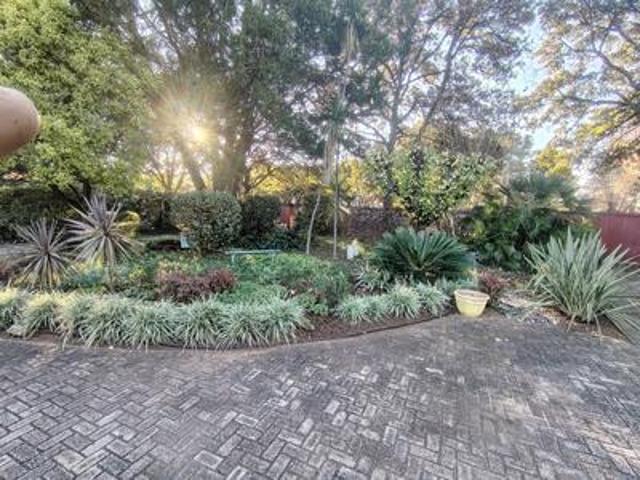 stylish family home with pool, ente.