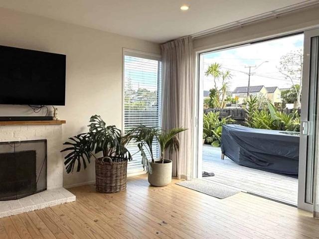 Stylish Family Home with Wooden Floors & Fruit.