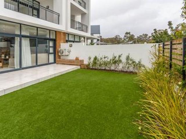 stylish ground floor apartment!