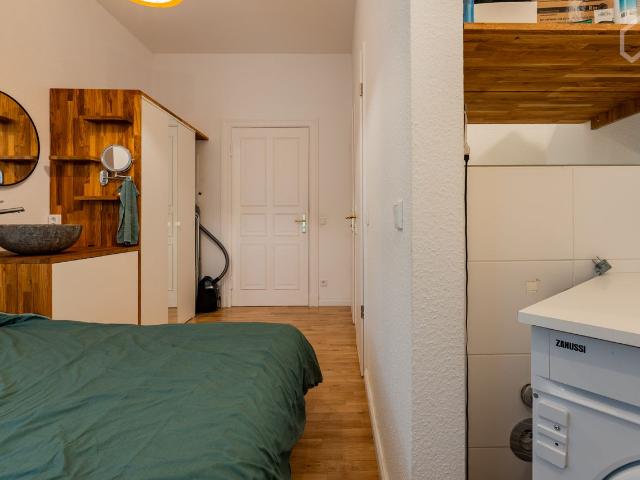 Stylish Home in the Heart of Berlin: Perfect for up to Two People and set up for remote work, Berlin Amsterdam Apartments for Rent