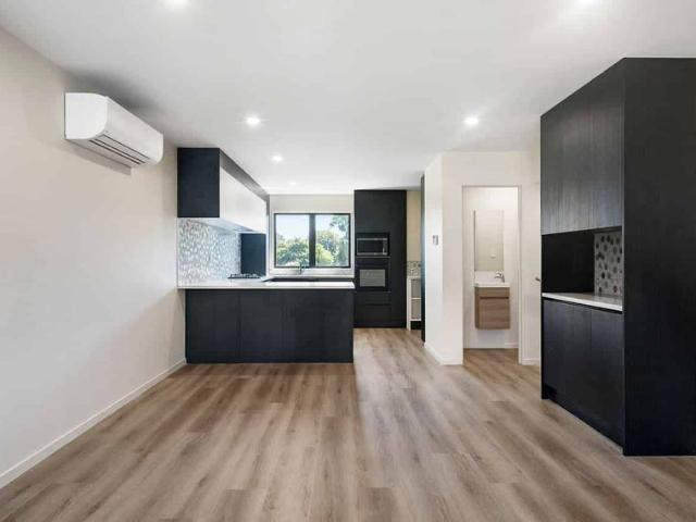 Stylish Kitchen, 4 Bedroom Townhouse in New Lynn