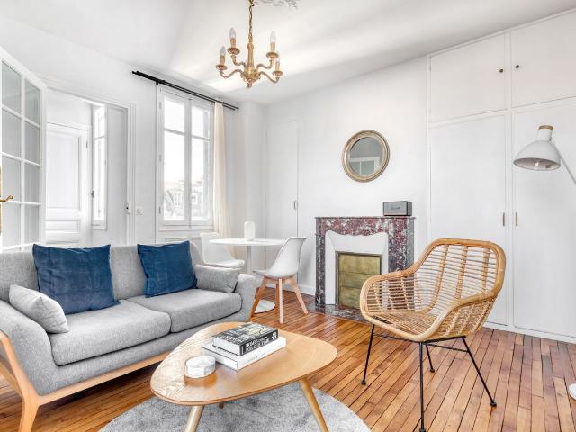 Stylish Le Marais 1 Bedroom Oasis Awaits, Paris Amsterdam Apartments for Rent