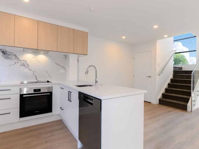 Stylish living in Massey!