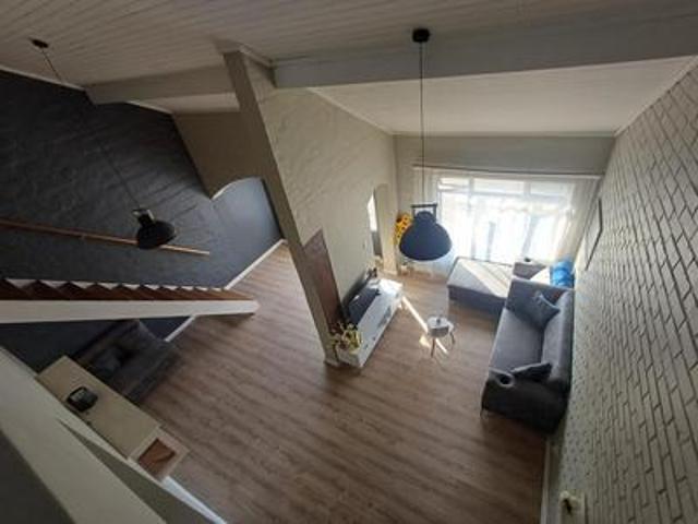 stylish loft apartment in the heart.