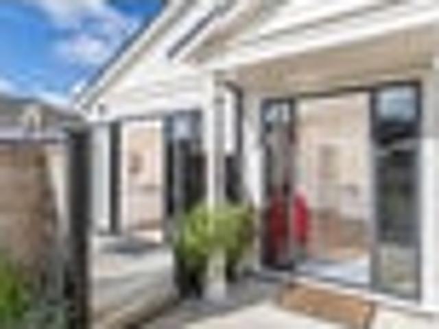 Stylish, Low Maintenance Townhouse