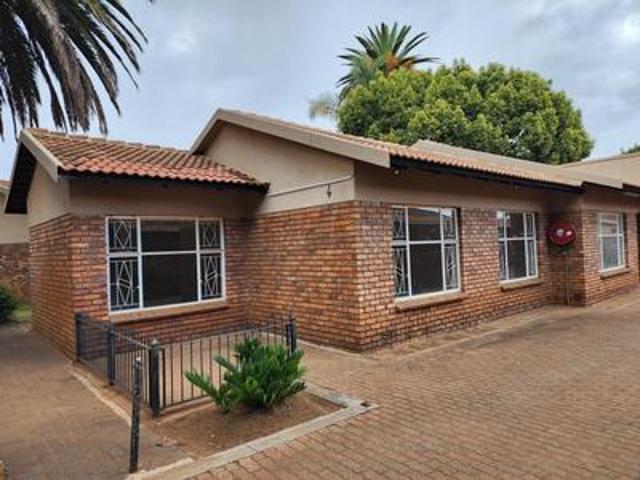 stylish & low maintenance townhouse.