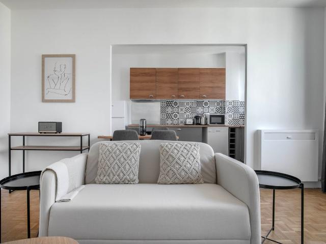 Stylish Passy Apartment with Stunning City Views, Paris Amsterdam Apartments for Rent