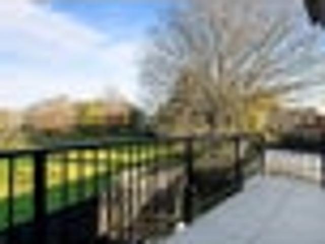 Stylish Richmond Apartment Views & Balcony!