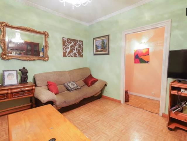 Stylish room for rent in 4 bedroom apartment in Carabanchel