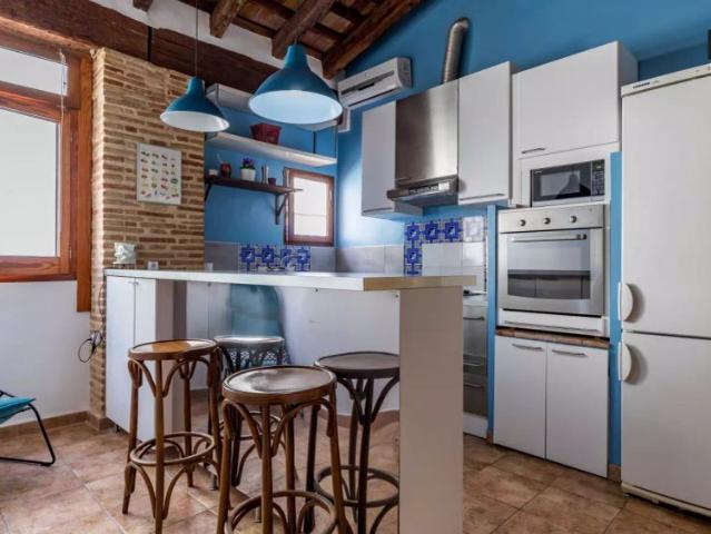 Stylish room for rent in 4 bedroom apartment in Extramurs