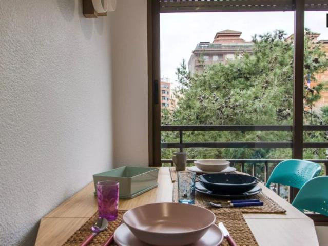 Stylish room for rent in 5 bedroom apartment, El Pla del Real