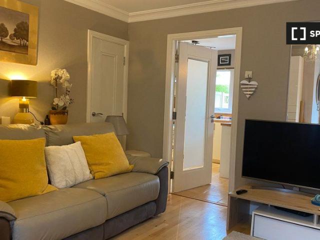 Stylish room in 5 bedroom apartment in Sandyford, Dublin