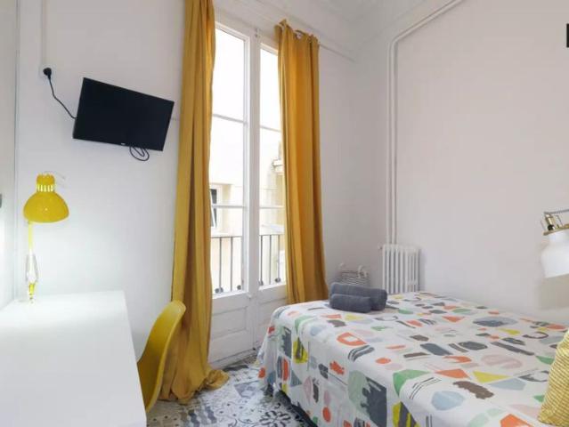 Stylish room with double bed for rent in Gràcia