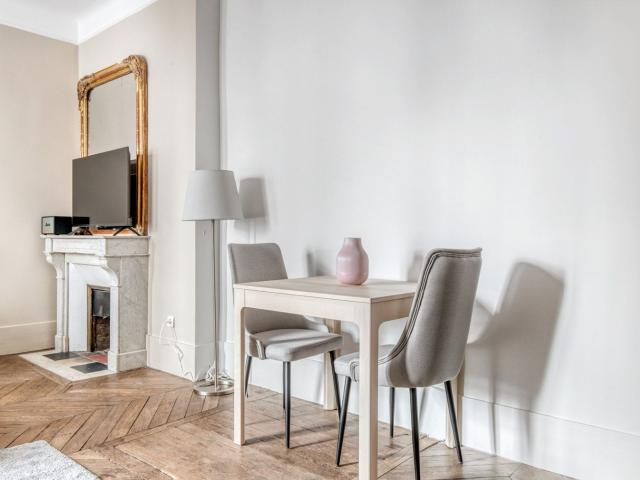 Stylish Studio Apartment in the Heart of Paris