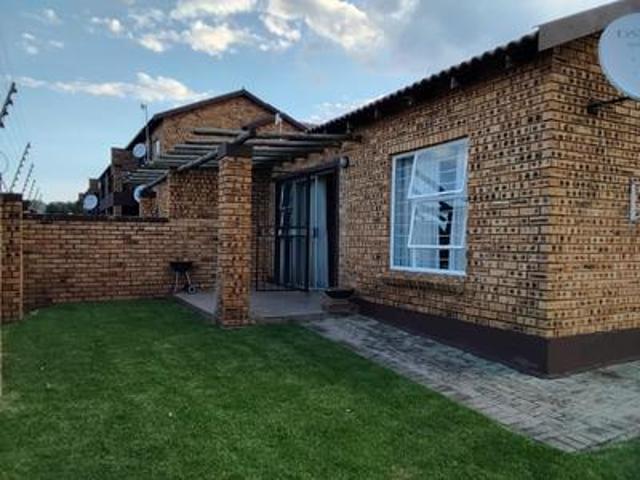 stylish simplex living with spacious.