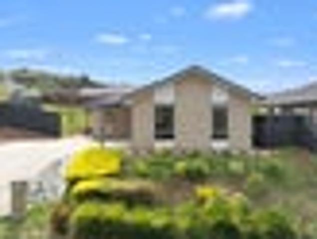 PRICED NOW – Vendor Moving On! Must Be Sold!
