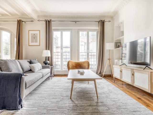 Stylish Two Bedroom Oasis in Auteuil, Paris