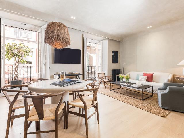 Stylish two bedroom apartment in the heart of Madrid