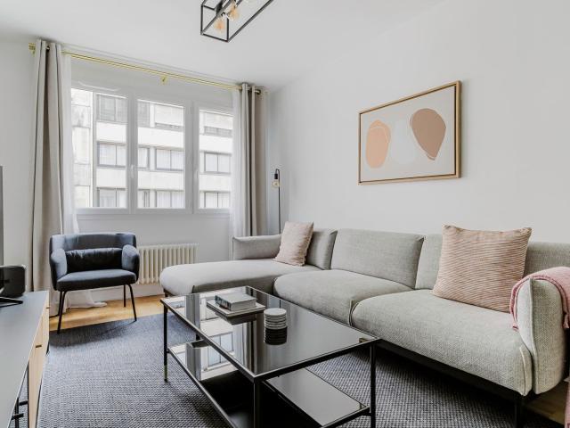 Stylish Two Bedroom Apartment in Auteuil, Paris