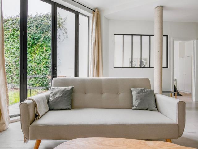 Stylish Two Bedroom Apartment in Auteuil, Paris