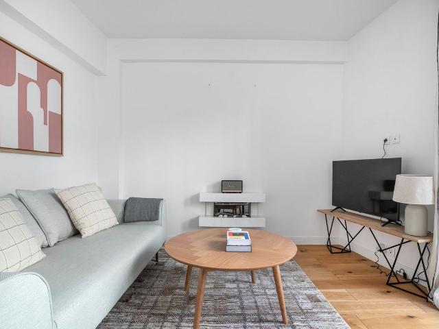 Stylish Two Bedroom Apartment in Saint Ambroise, Paris Amsterdam Apartments for Rent