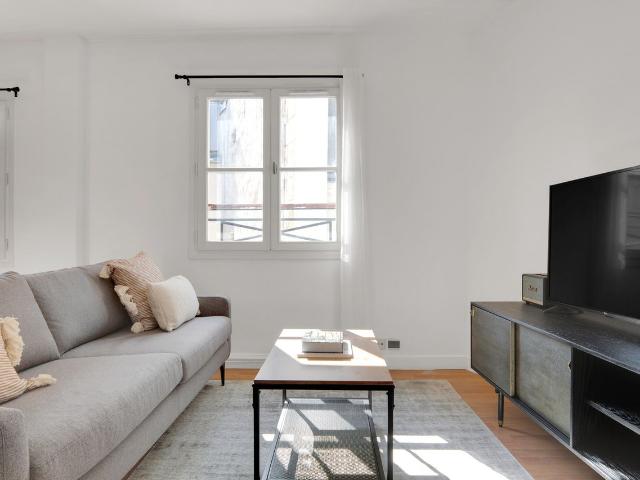 Stylish Two Bedroom Haven in the Heart of Paris, Paris Amsterdam Apartments for Rent