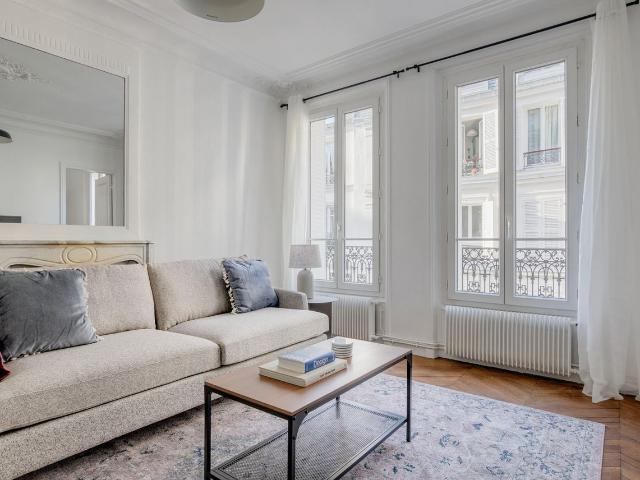 Stylish Two Bedroom Paris Retreat, Paris Amsterdam Apartments for Rent