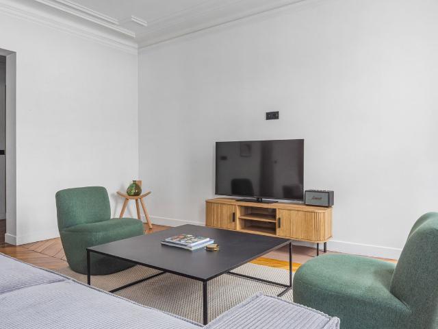 Stylish Two Bedroom Retreat in Paris Passy, Paris Amsterdam Apartments for Rent
