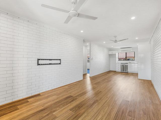 Stylish Two Bedroom Unit Located In Prime Central Location