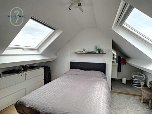 Stylish Top Floor Room – Antoine Labarre