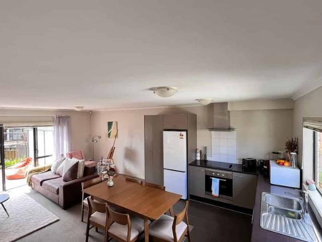Stylish Townhouse in Te Atatu South