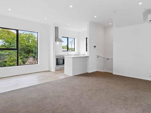 Stylish Townhouse in Great Location