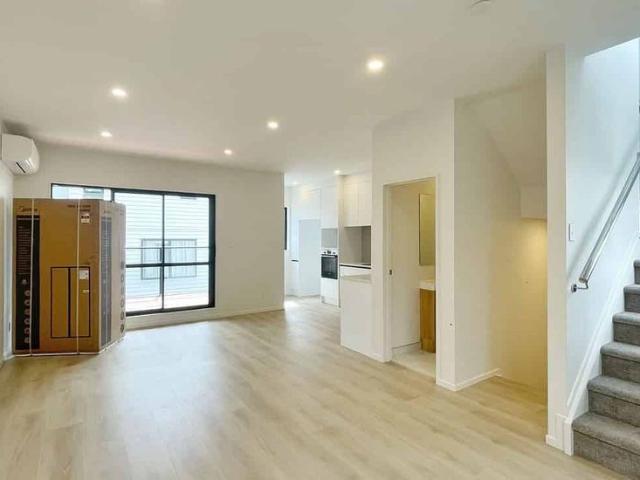 Stylish Townhouse in Prime Sandringham Location
