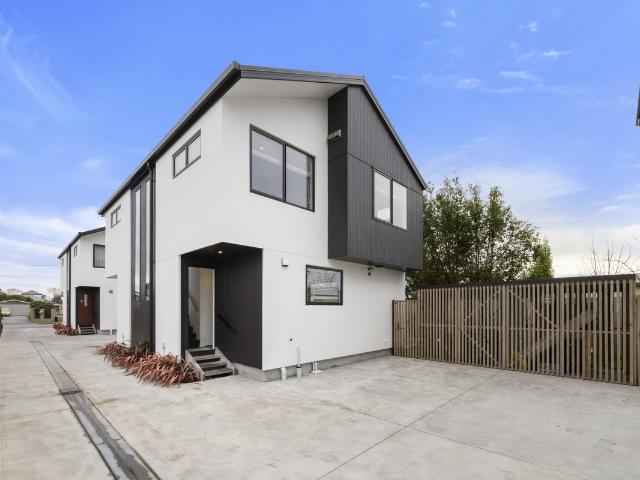 Stylish Townhouse – Modern Living Close to the CBD 86D Olliviers Road, Phillipstown