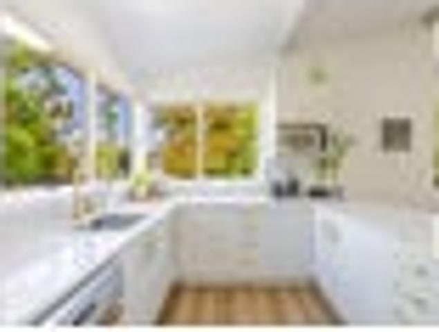 Stylish transformation for this 1970's star!