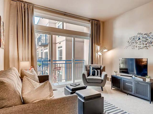 Stylish Urban Living In The Heart Of Calgary 2 bedroom Gem!