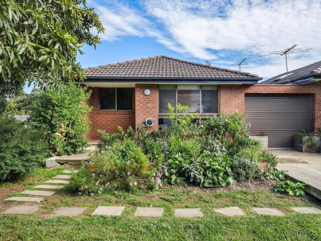 Stylish villa in prime Thornbury location