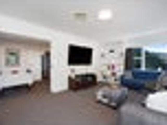 Stylish 1970s family living in Ngaio