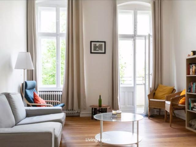 Stylish 1 Bedroom Apartment with Balcony in Vibrant Neukölln, Bills included, Berlin Amsterdam Apartments for Rent