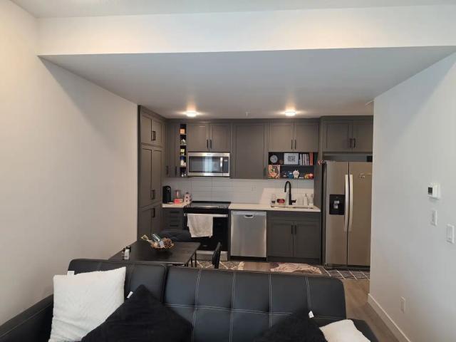 Stylish 1 Bedroom Condo | University District | Gym & Concierge