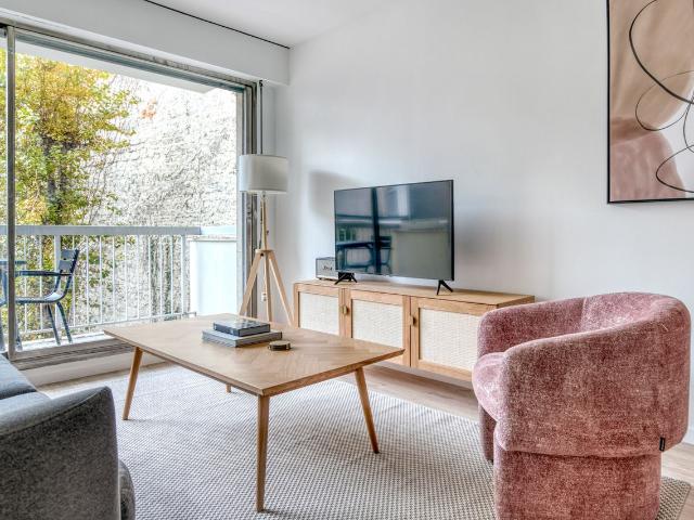 Stylish 1 Bedroom in Heart of Paris, Paris Amsterdam Apartments for Rent