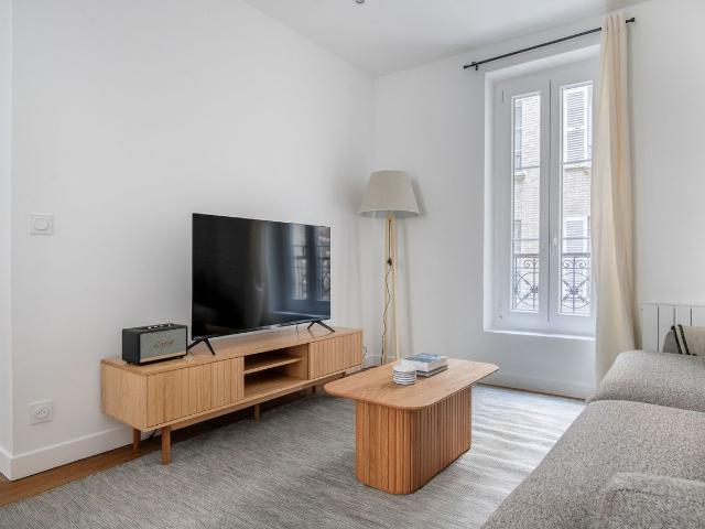Stylish 1 Bedroom Retreat in Gros Caillou, Paris, Paris Amsterdam Apartments for Rent