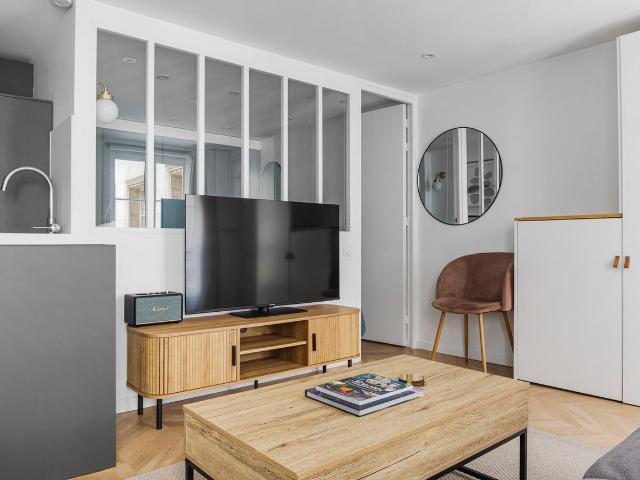 Stylish 1 Bedroom Retreat in Le Marais, Paris, Paris Amsterdam Apartments for Rent