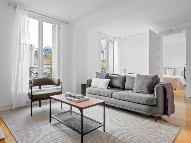 Stylish 1 Bedroom Retreat in Saint Ambroise, Paris Amsterdam Apartments for Rent