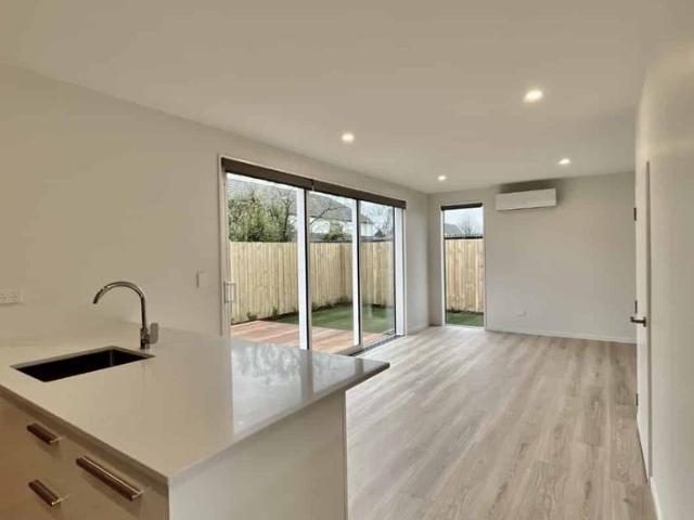 Stylish 1 year old 3 bedroom in Edgeware