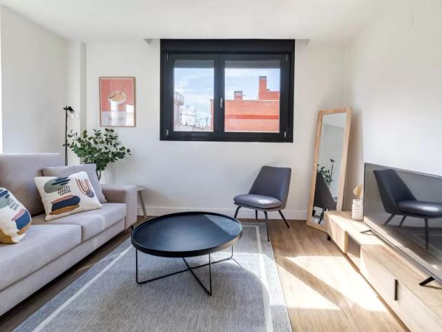 Stylish 1BR in Northern Madrid: Minutes from Metro & AZCA District, Madrid Amsterdam Apartments for Rent