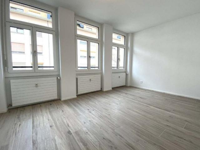 Stylish 2.5 room apartment on the 5th floor in a central location in Basel