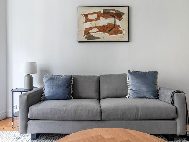 Stylish 2 Bedroom Apartment in Paris Ternes, Paris Amsterdam Apartments for Rent