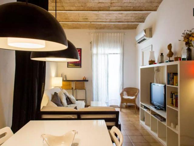 Stylish 2 bedroom apartment with balcony for rent in Poblenou